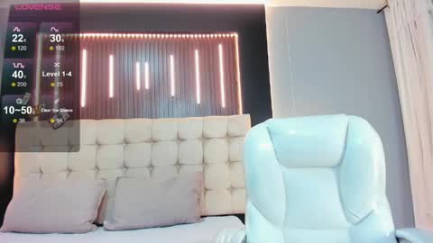 Snapshot of amara_lune chatting on April 17, 2026, 1:36 pm online show from April 17, 2026, 1:36 pm