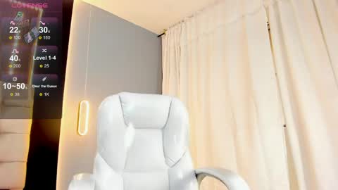 Snapshot of amara_lune chatting on April 23, 2026, 3:03 pm online show from April 23, 2026, 3:03 pm