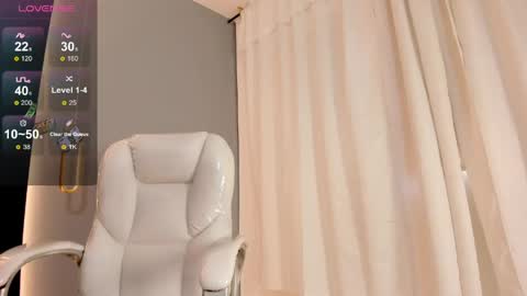 Snapshot of amara_lune chatting on May 1, 2026, 1:16 pm online show from May 1, 2026, 1:16 pm