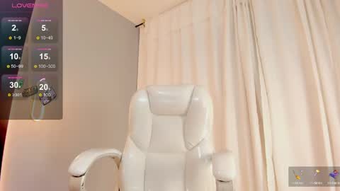 Snapshot of amara_lune chatting on May 2, 2026, 1:05 pm online show from May 2, 2026, 1:05 pm