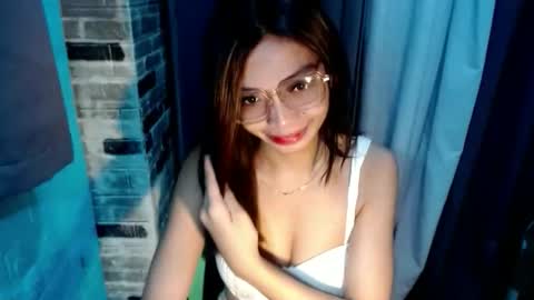 BELLA online show from May 24, 2026, 1:10 am