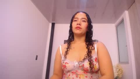 Snapshot of amaranta_f00x chatting on May 2, 2026, 12:32 pm Amaranta online show from May 2, 2026, 12:32 pm
