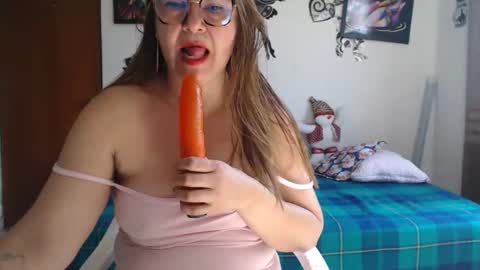 amaris_c online show from December 14, 2025, 2:11 pm