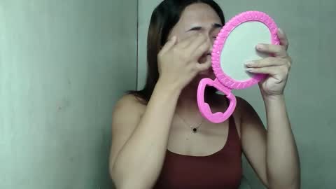 YELLA online show from October 6, 2025, 8:45 am