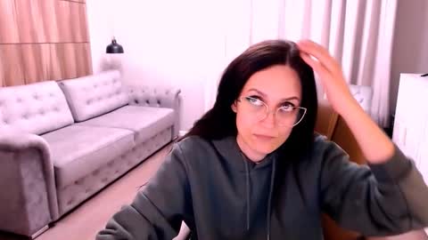 Izza online show from September 25, 2025, 9:46 am