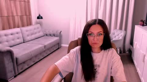 Snapshot of amazingeyes89 chatting on July 27, 2026, 5:42 pm Izza online show from July 27, 2026, 5:42 pm