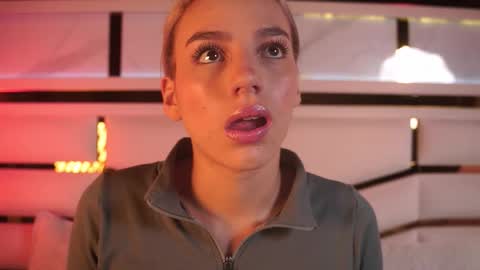 Julieta  online show from December 16, 2025, 11:37 am