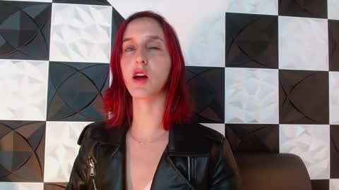 ambar_roux1 online show from February 10, 2025, 3:53 pm