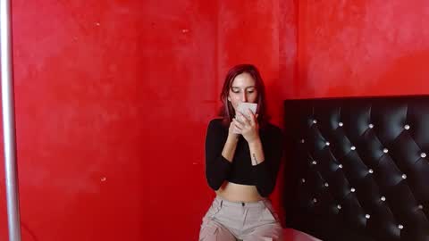 ambar_roux1 online show from February 17, 2025, 2:59 pm