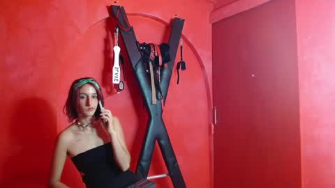 ambar_roux1 online show from March 1, 2025, 5:16 pm