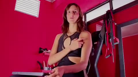 ambar_roux1 online show from September 17, 2025, 1:35 pm