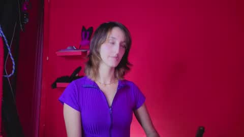 ambar_roux1 online show from October 27, 2025, 1:04 pm