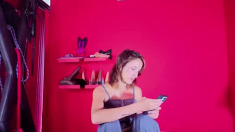 ambar_roux1 online show from October 29, 2025, 1:46 pm