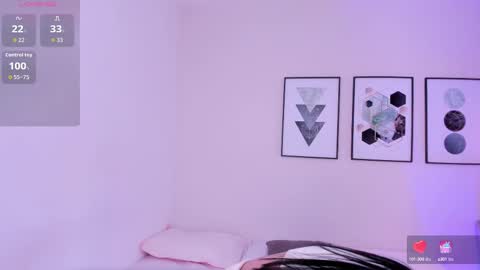 ambarevans_ online show from October 9, 2025, 12:03 pm