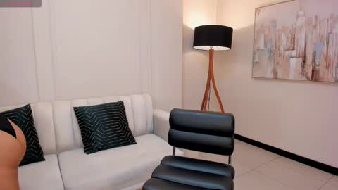 ambarowens online show from December 4, 2025, 3:49 am