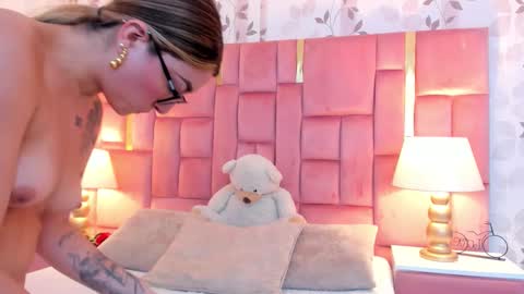 AmbarSantany  online show from February 11, 2026, 9:20 pm