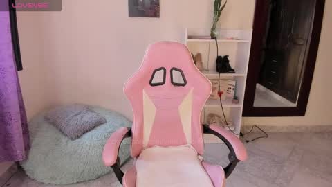 ambarthompson1 online show from February 5, 2025, 10:01 pm