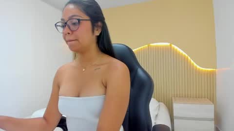  AMBER PEARSON  online show from April 14, 2026, 2:01 pm