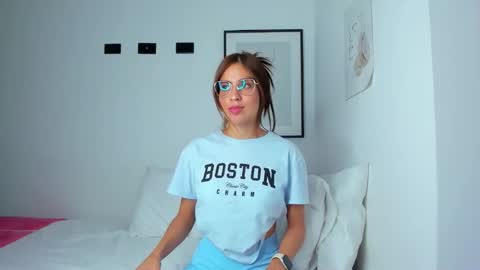 Luci Reyes online show from September 22, 2025, 8:44 pm