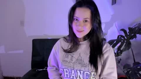 Vivi  online show from February 18, 2026, 5:25 am