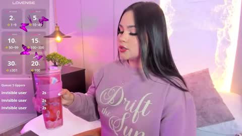 amber_white25 online show from September 23, 2025, 4:04 am
