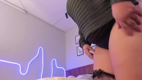 Alejandra  online show from April 18, 2026, 4:05 am