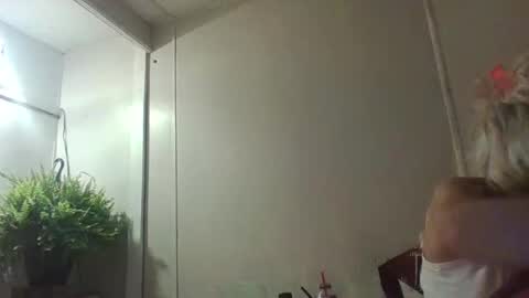 Kaligirll online show from November 1, 2025, 8:49 am