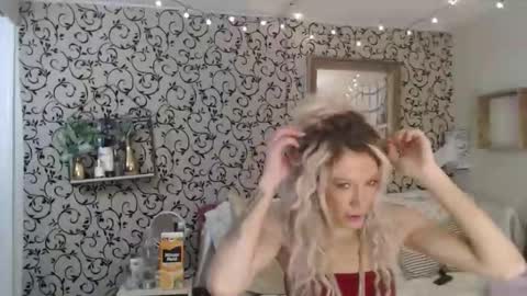 Kaligirll online show from February 15, 2026, 8:46 am