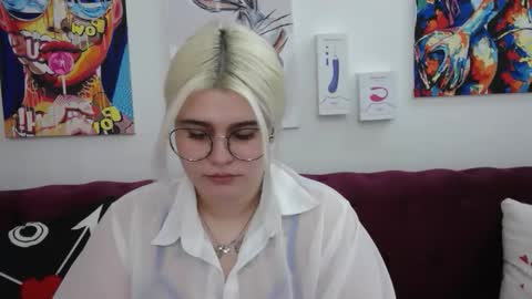 Amber online show from October 8, 2025, 4:21 am