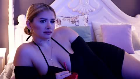 Amberseyes online show from December 9, 2024, 8:33 am