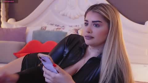 Amberseyes online show from February 15, 2025, 11:06 am