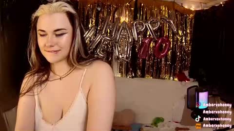 Snapshot of amberxoxhoney chatting on December 29, 2024, 1:45 am Amber Honey online show from December 29, 2024, 1:45 am
