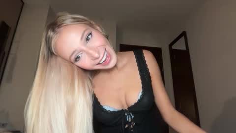 Snapshot of ambrefleur chatting on February 9, 2026, 3:21 am Ambre online show from February 9, 2026, 3:21 am