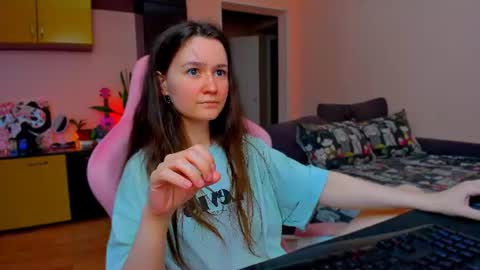 Snapshot of ameli_moon chatting on June 13, 2026, 4:49 pm Eileen online show from June 13, 2026, 4:49 pm