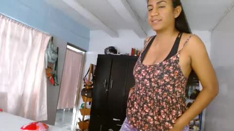 amelia  online show from December 22, 2024, 2:06 pm