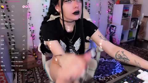 Amelia Aley  online show from June 3, 2026, 2:33 pm