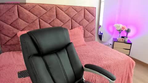 amelia_fry online show from September 23, 2025, 8:01 pm