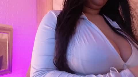 AMELIA CASTELL  online show from March 26, 2026, 11:27 am