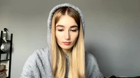 Catherine online show from October 7, 2025, 8:22 am