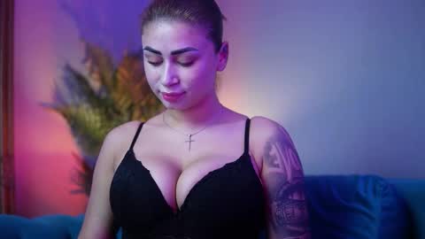  Amelia  online show from November 10, 2025, 8:52 pm