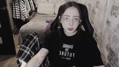 Snapshot of ameliakamishiro chatting on December 15, 2024, 11:12 am Amelia online show from December 15, 2024, 11:12 am