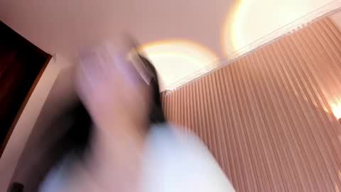 Amelie online show from April 16, 2026, 1:34 pm