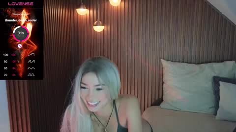 Snapshot of amelieaxie chatting on March 10, 2025, 4:28 am Isabella online show from March 10, 2025, 4:28 am