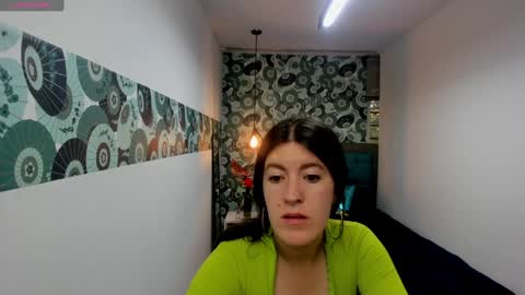 Snapshot of ameliegray chatting on January 18, 2025, 12:15 pm A M E L I E online show from January 18, 2025, 12:15 pm