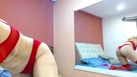 Snapshot of amelielux chatting on February 11, 2026, 6:02 pm Amelie Lux online show from February 11, 2026, 6:02 pm