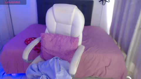 Amelie  online show from May 1, 2026, 3:38 pm