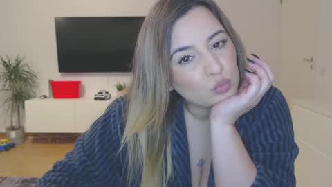 ameliesander online show from December 13, 2024, 3:05 am