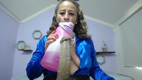 Amell Thomson online show from December 17, 2024, 5:26 pm