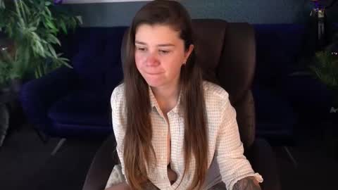 amellymillyy online show from October 12, 2025, 9:52 am