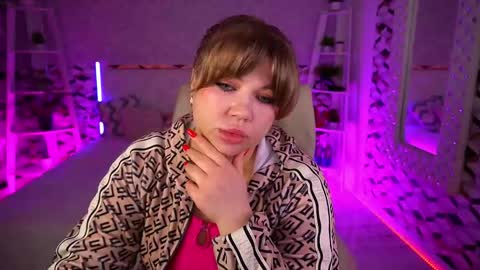 Snapshot of amellywhite chatting on June 2, 2026, 12:29 pm Alina online show from June 2, 2026, 12:29 pm